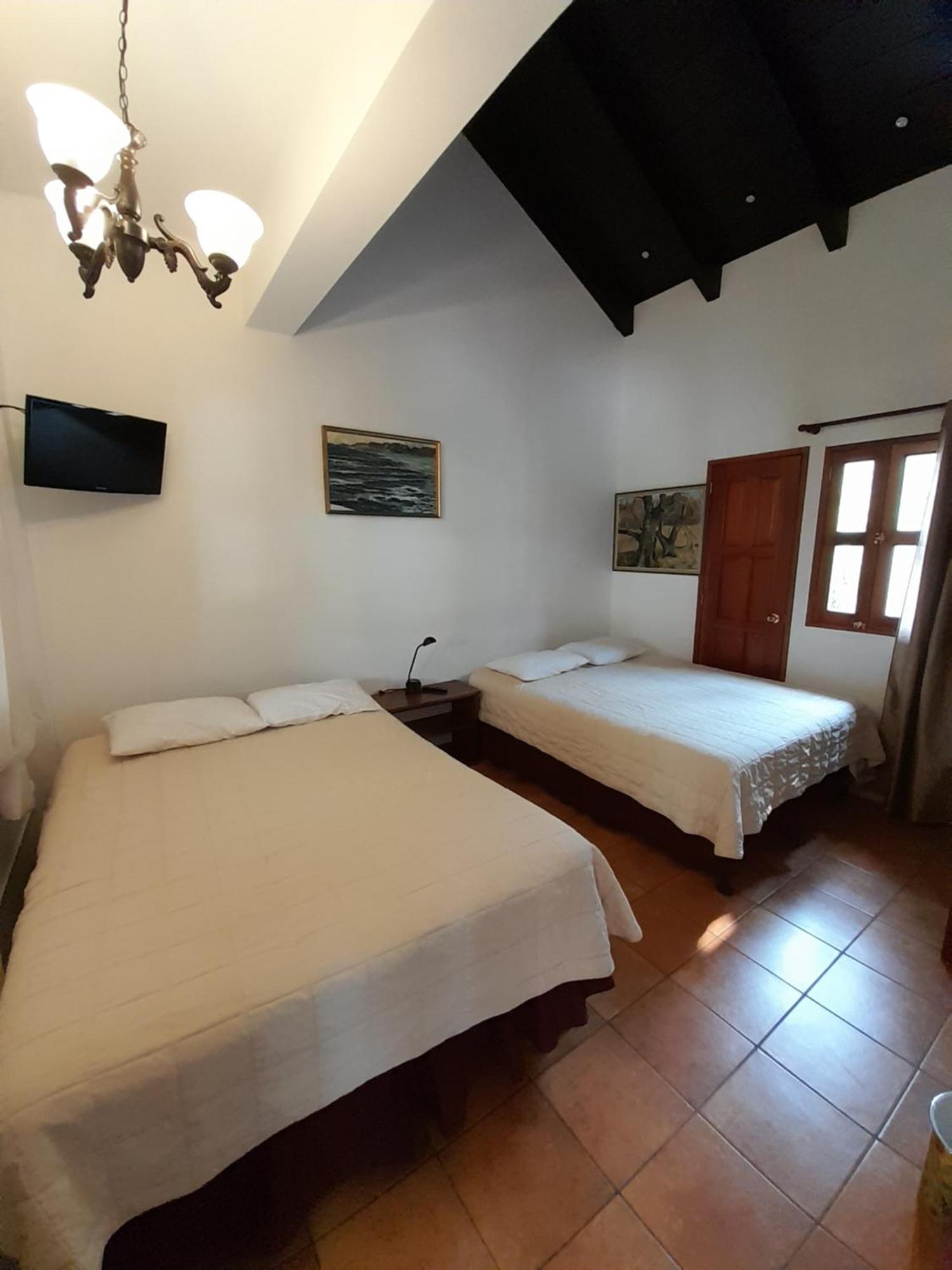 Hotel Y Jardines Casa Buho 안티구아 과테말라 외부 사진