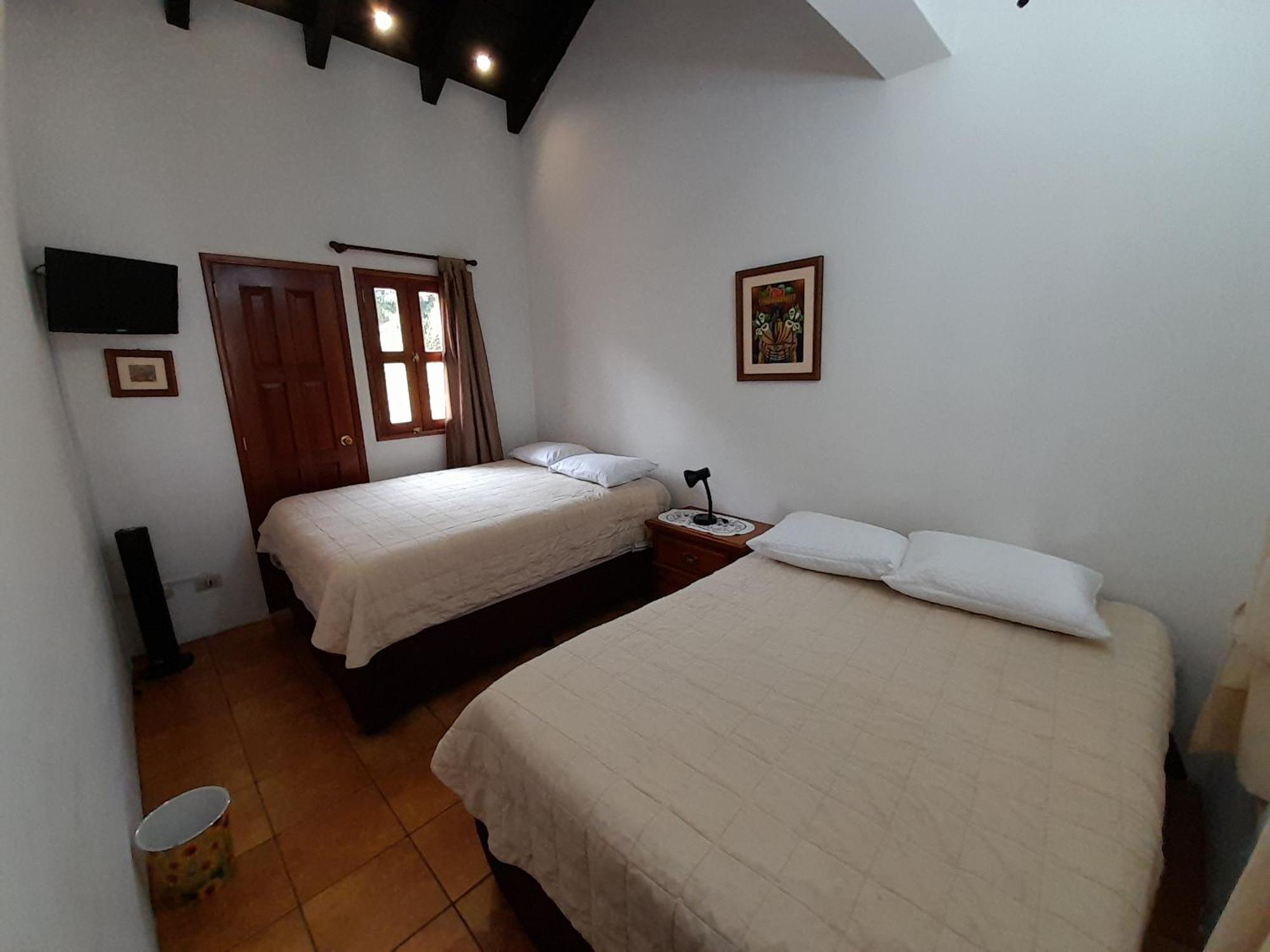 Hotel Y Jardines Casa Buho 안티구아 과테말라 외부 사진